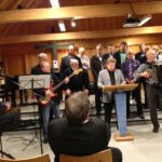 Hannis syngur solo